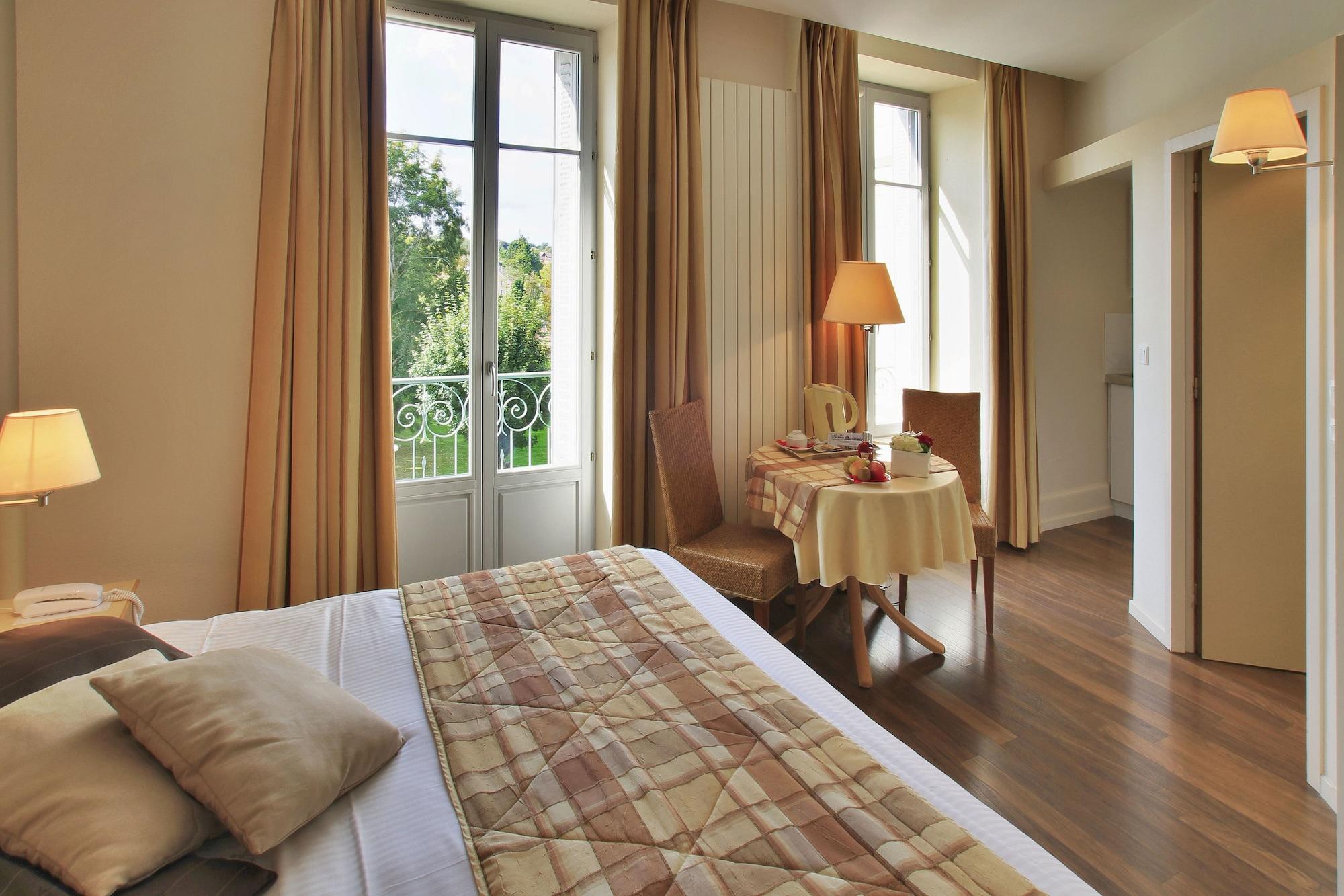 Hotel Cerise - Les Sources Люксойл-ле-Бан Екстериор снимка