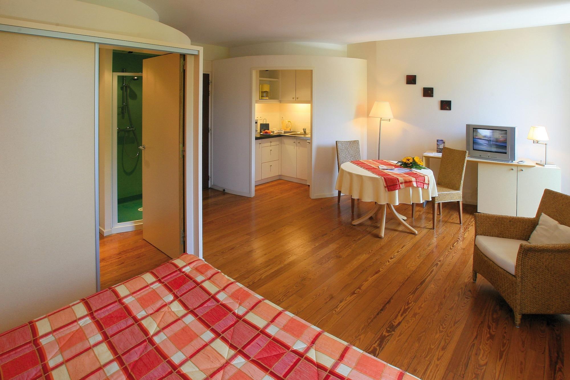 Hotel Cerise - Les Sources Люксойл-ле-Бан Екстериор снимка