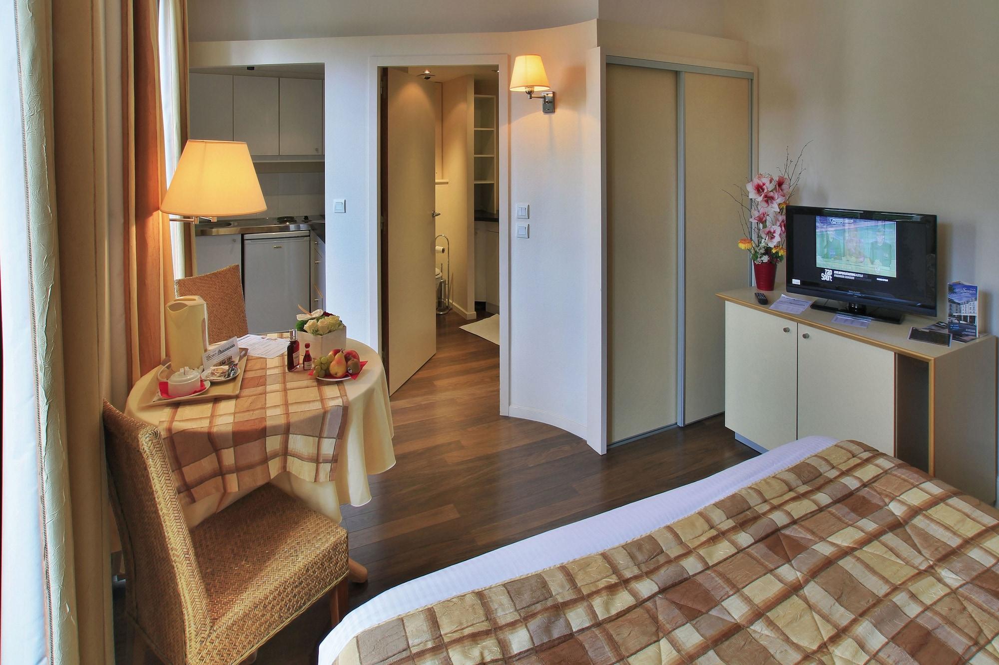 Hotel Cerise - Les Sources Люксойл-ле-Бан Екстериор снимка