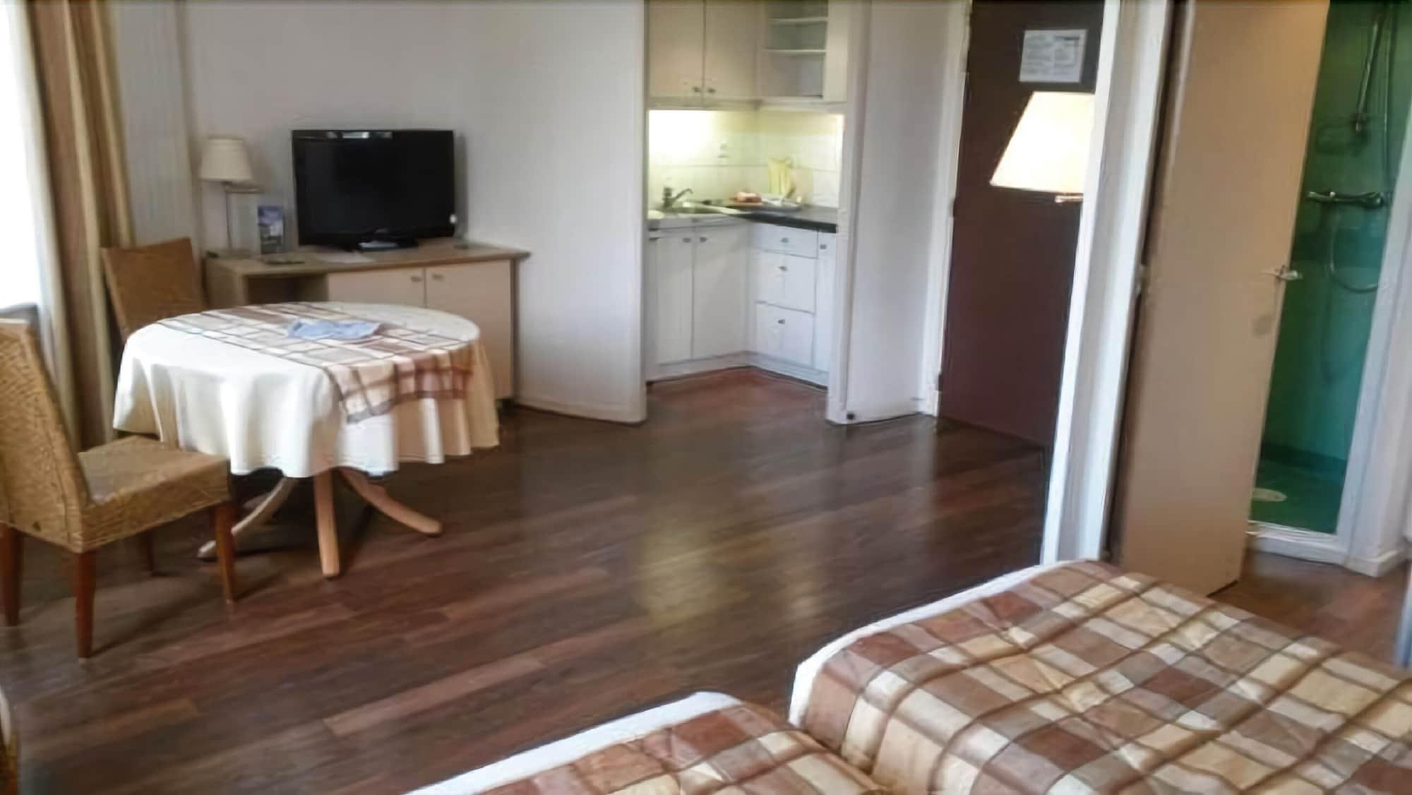 Hotel Cerise - Les Sources Люксойл-ле-Бан Екстериор снимка