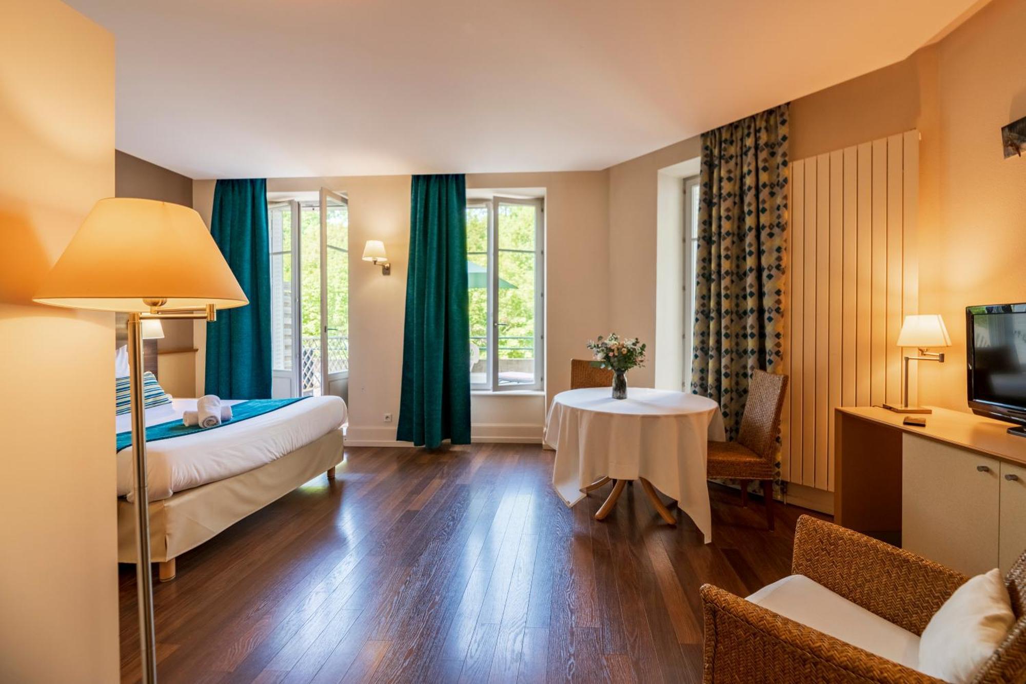 Hotel Cerise - Les Sources Люксойл-ле-Бан Екстериор снимка