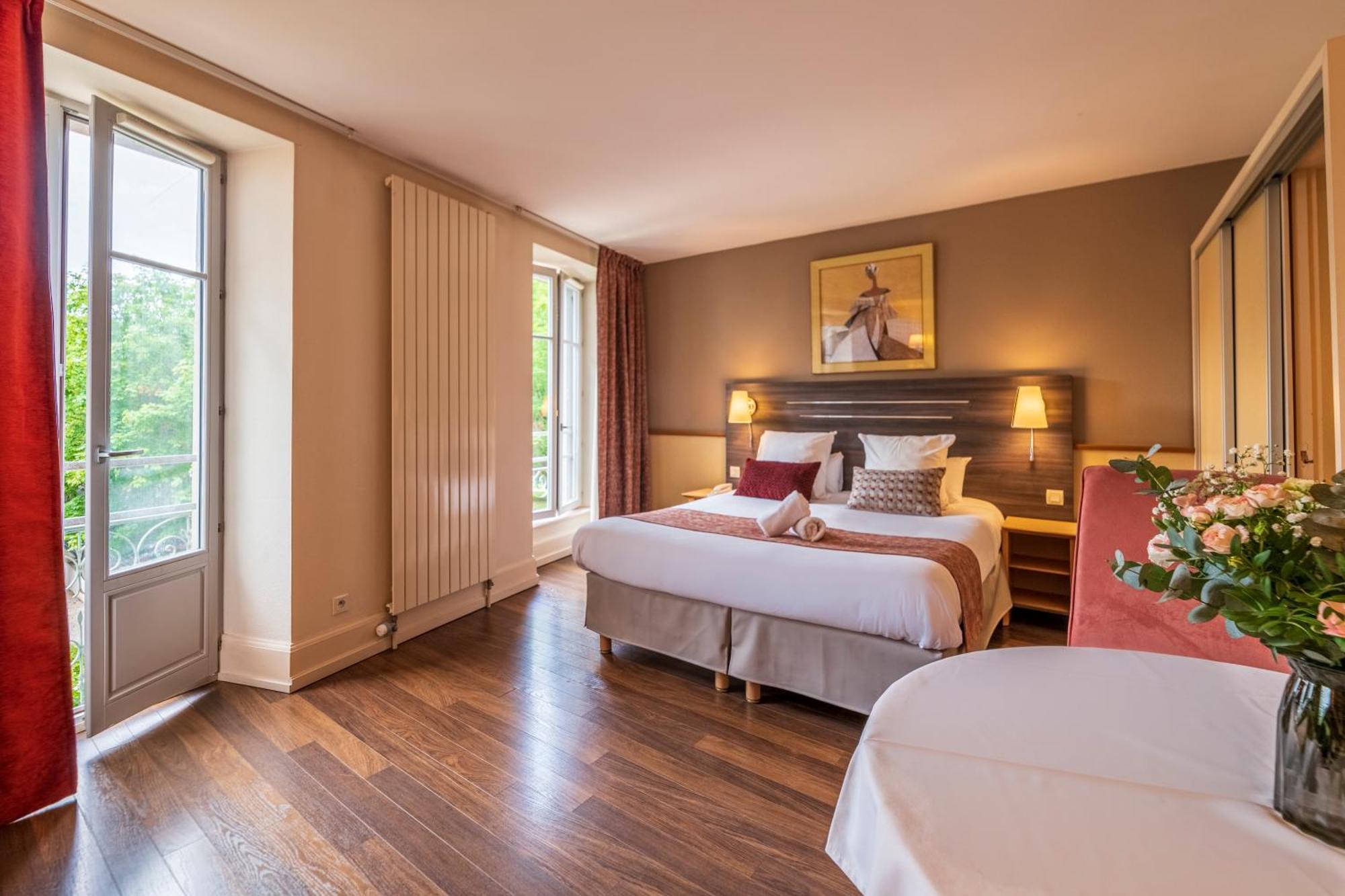Hotel Cerise - Les Sources Люксойл-ле-Бан Екстериор снимка