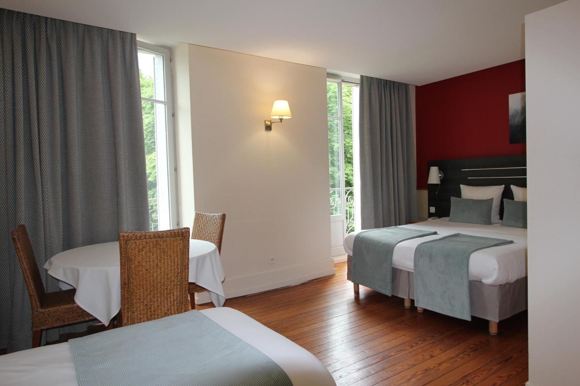 Hotel Cerise - Les Sources Люксойл-ле-Бан Екстериор снимка