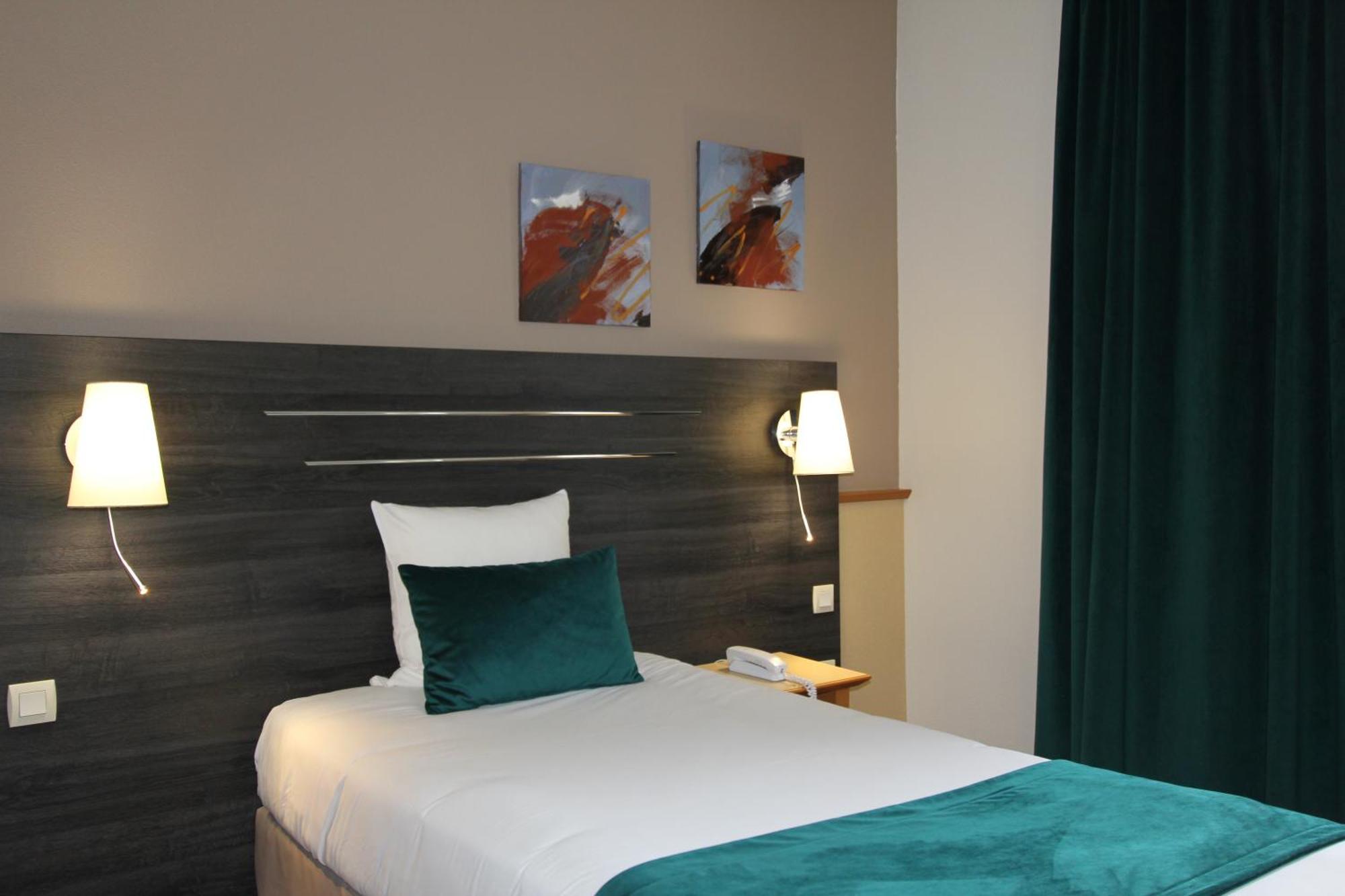 Hotel Cerise - Les Sources Люксойл-ле-Бан Екстериор снимка